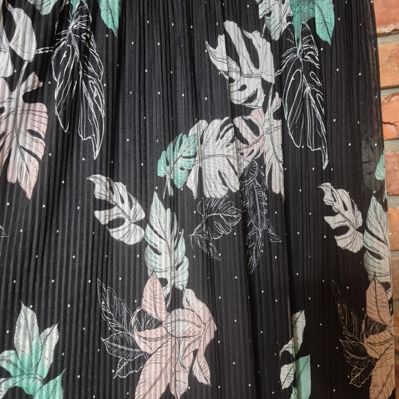 Love & Legend Botanical Maxi Dress – 2X – Lined – Sheer Sleeves - Picture 3 of 10